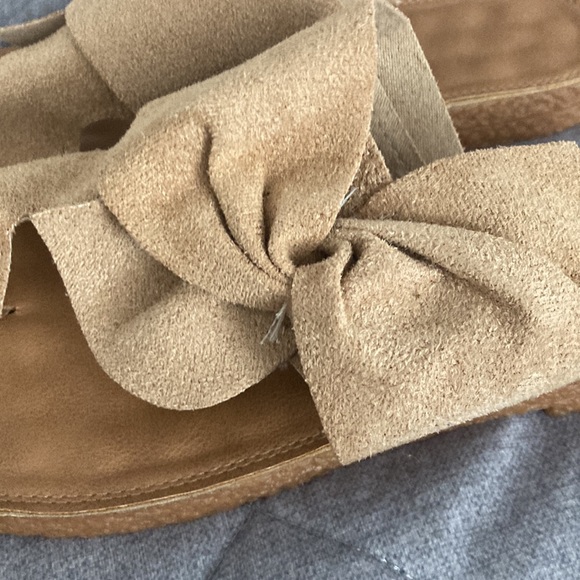 Fashionable Sandals with bow tie designs - Picture 5 of 5